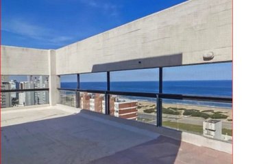 Venta de apartamento en la Brava, 3 dormitorios, 2 baños, pileta y gran vista.