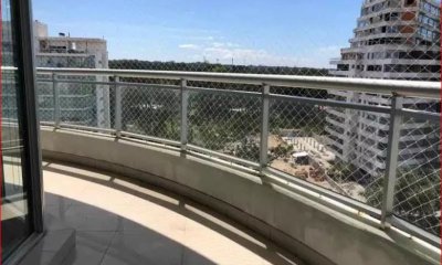 Venta de apartamento en la brava, 4 dormitorios, 5 baños, todos los servicios.