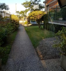Venta de casa en Malvin Norte, 4 dormitorios, 2 baños, buen lugar para vivir.