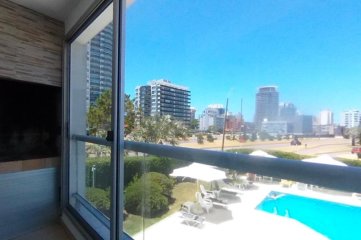 Venta de apartamento en Punta del Este de 3 dorm (uno en suite) a tan solo dos cuadras de la Rambla, en la Parada 4