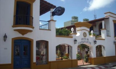 Venta 16 locales en Maldonado con patio y jardìn, muy cerca del centro.