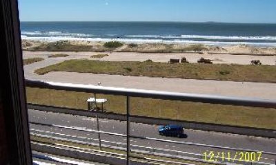 Venta y alquiler en la Brava, 2 Dormitorios, 2 baños, frente al mar.