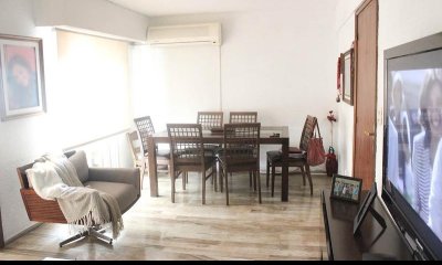Venta de apartamento en la Peninsula, 4 dormitorios, 3 baños, se permuta por casa.