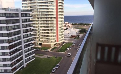 Venta y alquiler apartamento en la Brava, 2 dormitorios, 2 baños, vista al mar y servicios