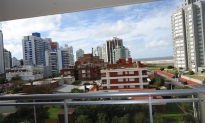 Venta y alquiler de apartamento en la Brava, 2 dormitorios, 2 baños, terraza con vista