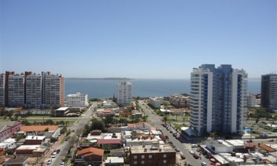 Alquiler y Venta de apartamento en la Brava, 3 dormitorios, 2 baños, con todos los servicios, gran vista Mansa y brava