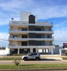 Venta de apartamento cerca del centro de Maldonado, 3 dormitorios, baño.
