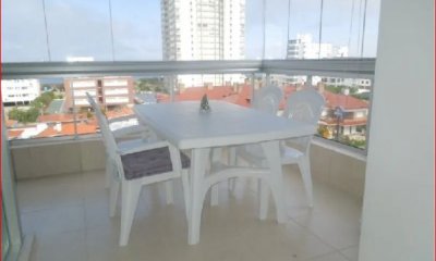 Alquiler de apartamento en la Mansa, 2 dormitorios, 2 baños, piscina, gran vista a metros del mar.