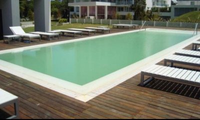 Alquiler de apartamento en la Roosevelt, 2 dormitoriosd, 2 baños, piscina, buen edificio.