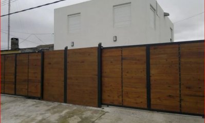 Venta de casa en barrio San Francisco, 2 dormitorios, 2 baños, buen lugar para vivir todo el año.