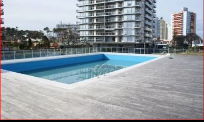 Venta con renta de apartamento en la Mansa, 2 dormitorios, 2 baños, piscina, mas servicios.