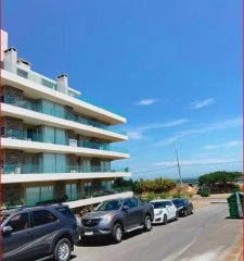Venta de apartamento en la Mansa, 1 dormitorios y medio, 2 baños, terraza, vista al mar.