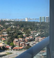 Venta de hermoso apartamento en la Roosevelt, 2 dormitorios, baño, en edificio a estrenar con todas las amenities.