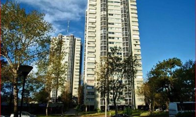 Venta de apartamento en la Roosevelt, 3 dormitorios, 3 baños, piscina, servicios.