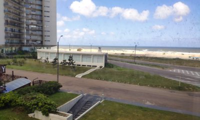 Venta de apartamento en la Brava, 1 dormitorio, baño, linda vista y todos los servicios.
