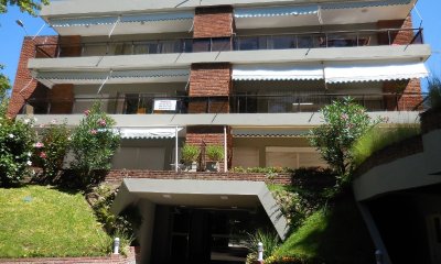 Mansa, 3 dormitorios, 2 baños, con servicios.