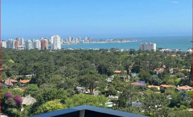 Venta de apartamento en la Roosevelt, 3 dormitorios, 2 baños, piscina, balcon, muy buena vista.