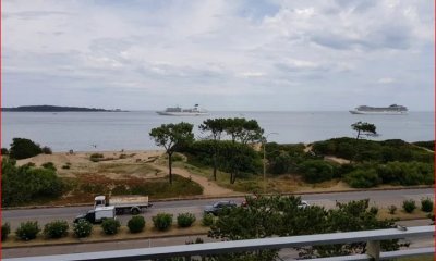 Venta de apartamento en la Mansa, 3 dormitorios, 2 baños, terraza, frente al mar.