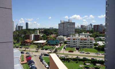 Venta y alquiler en la Brava, 2 dormitorios, 2 baños, terraza con vista y todos los servicios.