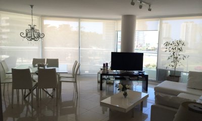 Venta y alquiler de apartamento Brava, excelente complejo, 4 Dormitorios, 4 baños, todos los servicios. Permuta por casa en Montevideo.