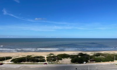 Venta de apartamento en la brava, 1 dormitorio, baño, piscina, la mejor vista al mar.