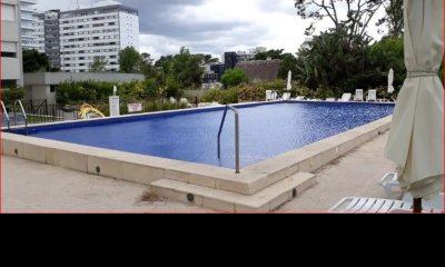 Alquiler de apartamento en la Roosevelt, 2 dormitorios, 2 baños, piscina, buen edificio.
