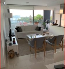 Venta de apartamento en la brava, 2 dormitorios, 2 baños, piscina y servicio con baño.