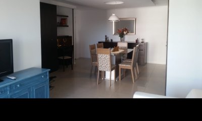Venta y alquiler de apartamento en la Roosevelt, 3 dormitorios, 2 baños, piscina, muy buena vista.