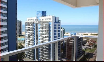 Venta y alquiler de apartamento en la Mansa, 1 dormitorio y medio, baño, piscina, buena vista junto al mar.