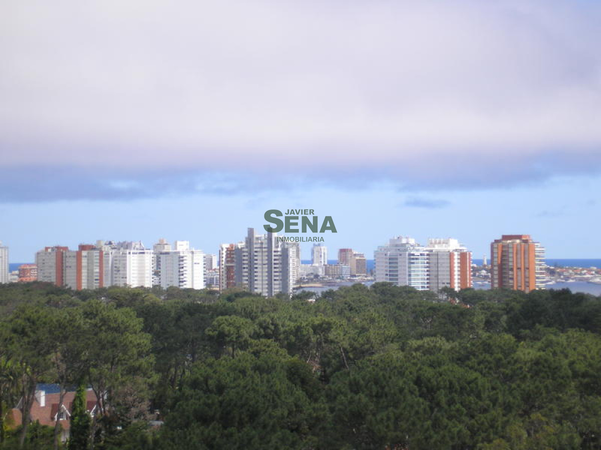 Alquiler de apartamento en la Roosevelt, 3 dormitorios, 3 baños, gran vista a la bahia.- 