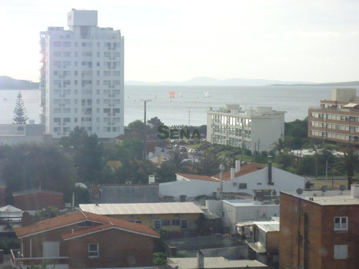 Venta y alquiler de apartamento en la Brava, 3 dormitorios, 2 baños, gran vista Mansa y brava