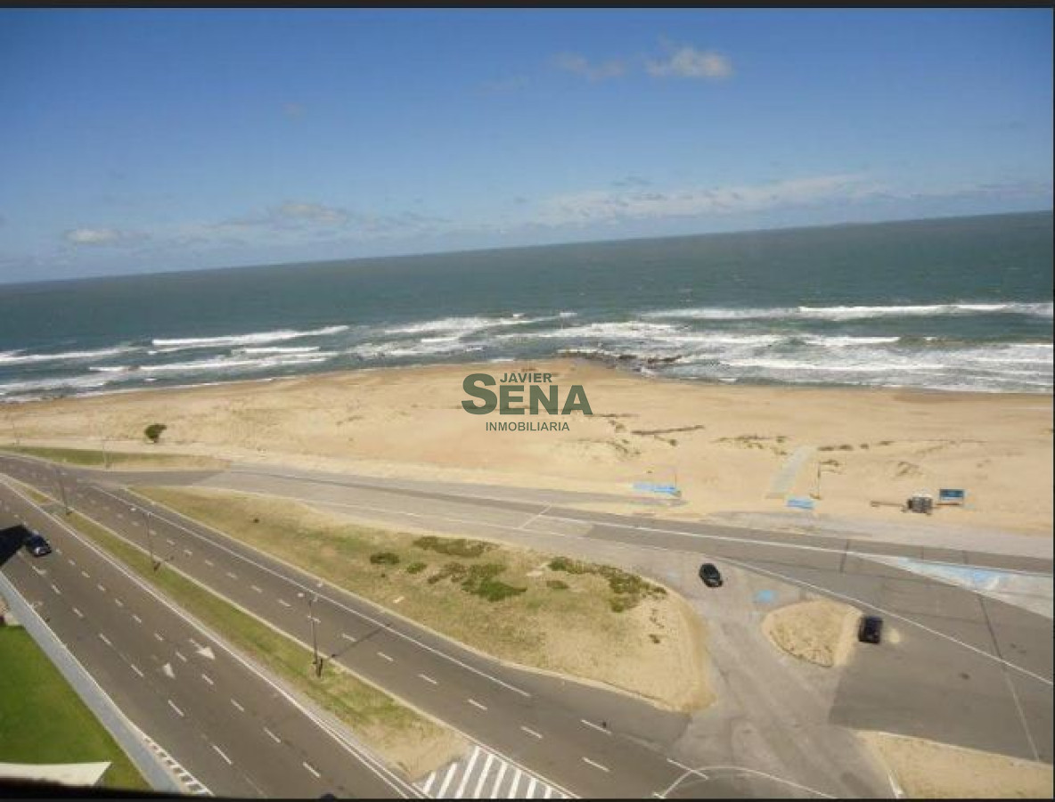 Venta y alquiler de apartamento en la Brava, 3 dormitorios, 2 baños, terraza con gran  vista