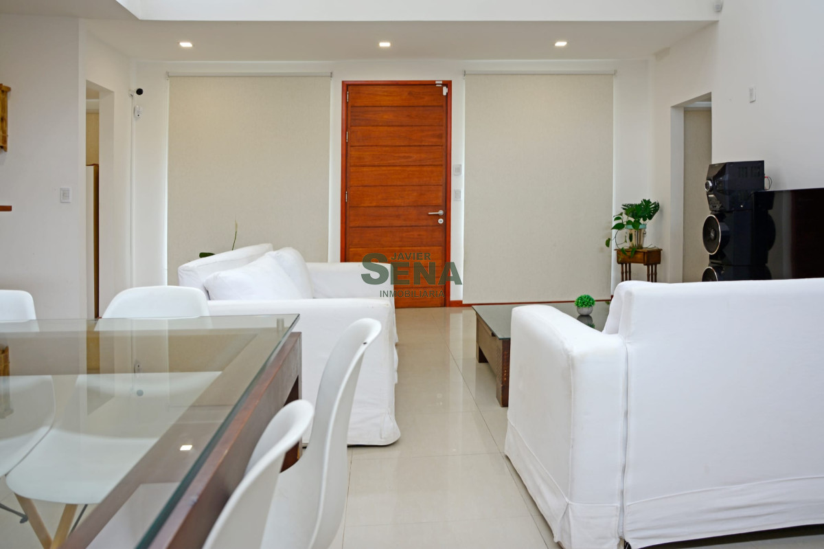 Venta de casa en Bervely Hill, 3 dormitorios, 3 baños, gran parque. - GoPunta - Portal Inmobiliario de Punta del Este - Maldonado