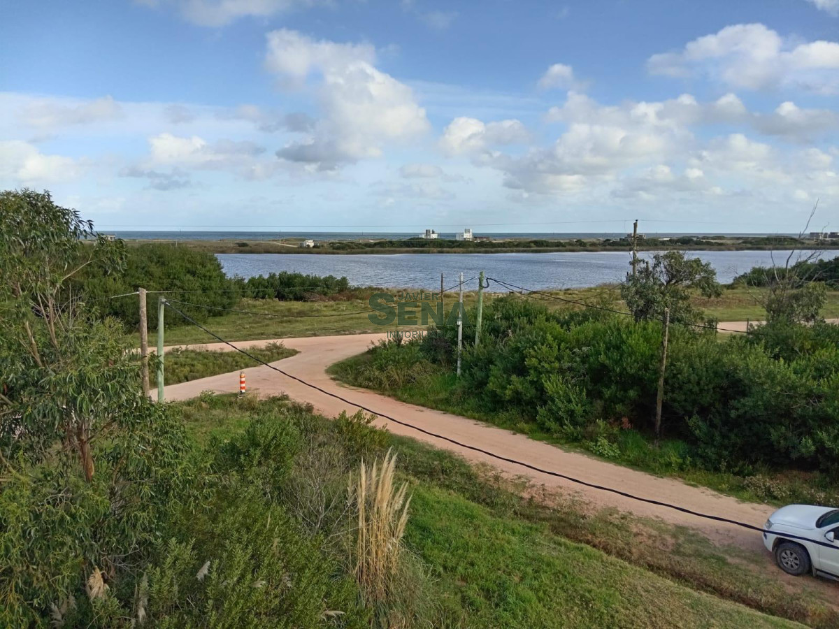 Venta de casa en construcción en Sta Mónica, de 3 dormitorios, 2 baños, con vista a la laguna. - GoPunta - Portal Inmobiliario de Punta del Este - Maldonado