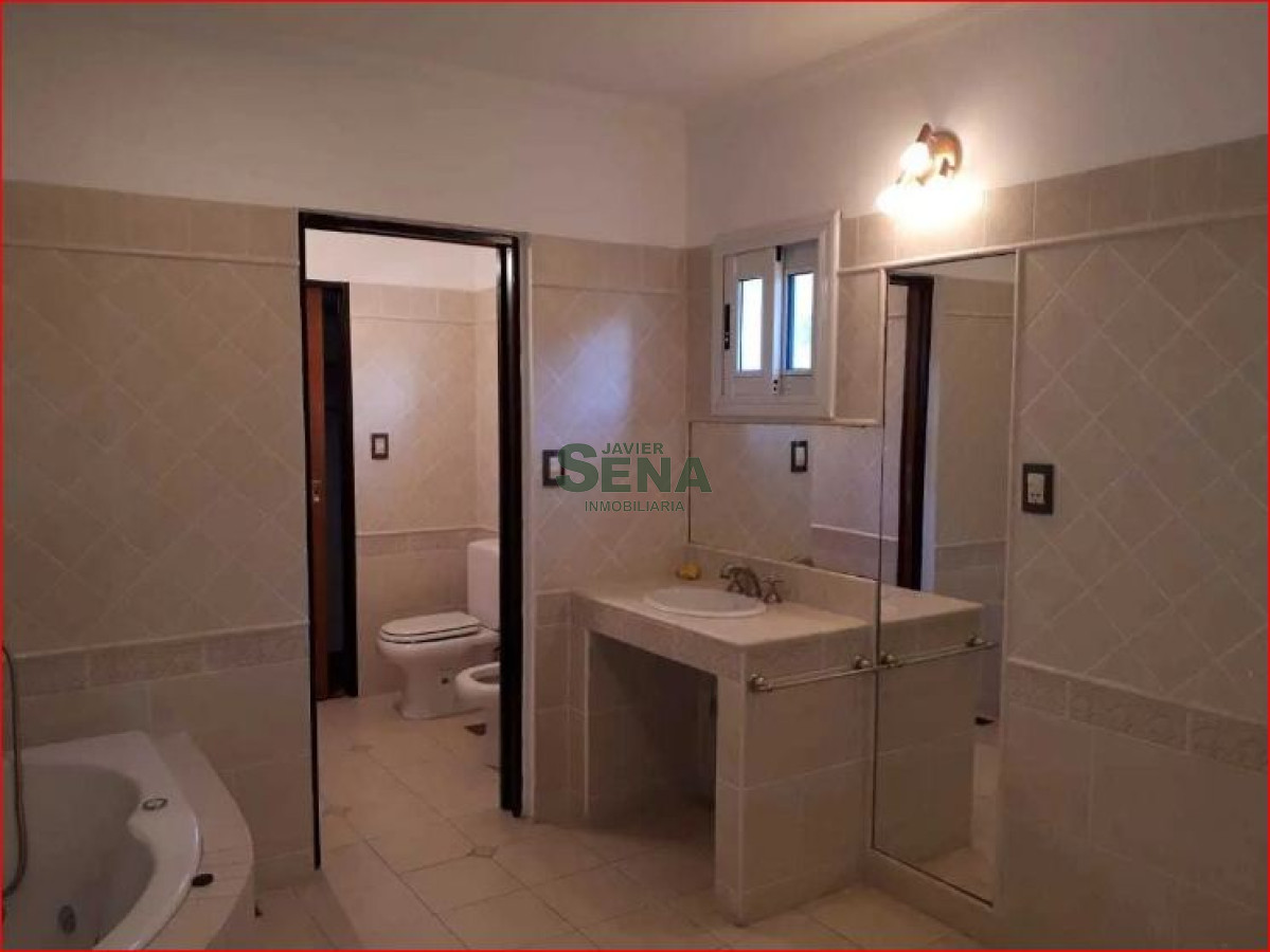 Venta de casa en Santa Fe Argentina, 2 domitorios, 2 baños, buen lugar. - GoPunta - Portal Inmobiliario de Punta del Este - Maldonado