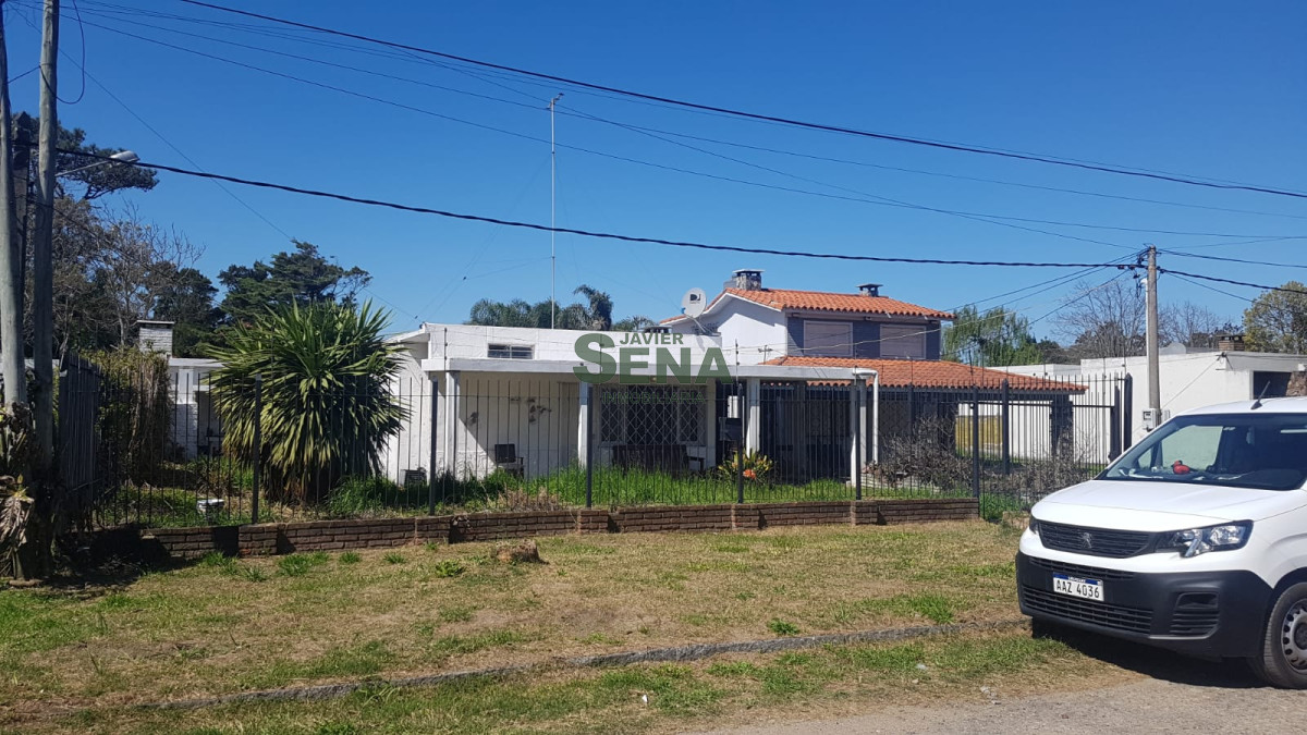Venta de casa en Parque del Plata, 5 dormitorios, 2 baños, cerca del mar. - GoPunta - Portal Inmobiliario de Punta del Este - Maldonado