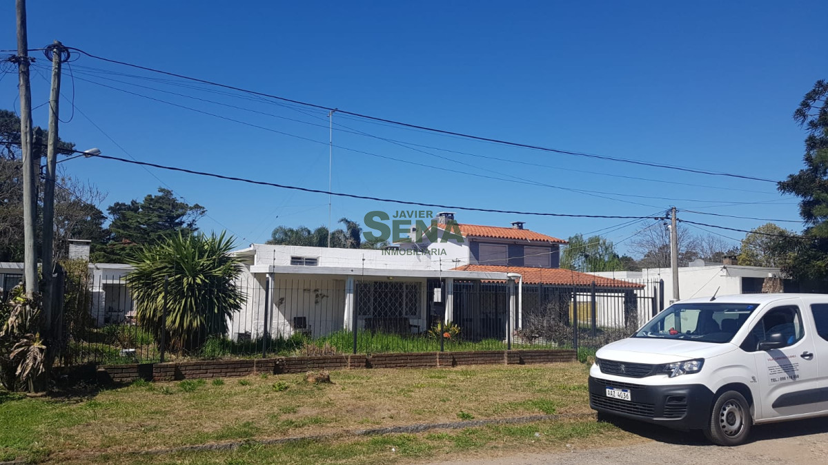 Venta de casa en Parque del Plata, 5 dormitorios, 2 baños, cerca del mar. - GoPunta - Portal Inmobiliario de Punta del Este - Maldonado
