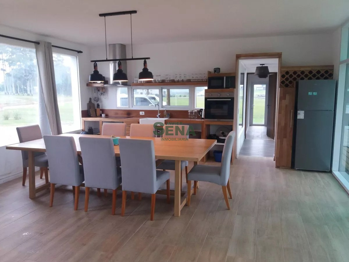 Venta de casa 3 dormitorios en la barra, 3 baños, gran parque. - GoPunta - Portal Inmobiliario de Punta del Este - Maldonado