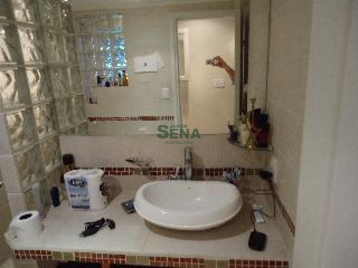 Venta de casa en Cantegril, 3 dormitorios, 2 baños, gran parque, bien puesta, tambien para comercio. - GoPunta - Portal Inmobiliario de Punta del Este - Maldonado