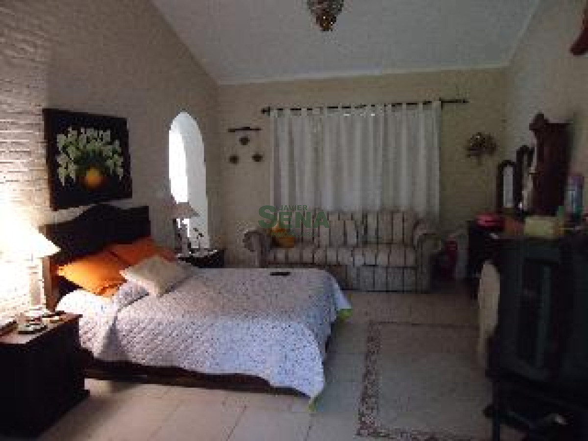 Venta de casa en Cantegril, 3 dormitorios, 2 baños, gran parque, bien puesta, tambien para comercio. - GoPunta - Portal Inmobiliario de Punta del Este - Maldonado