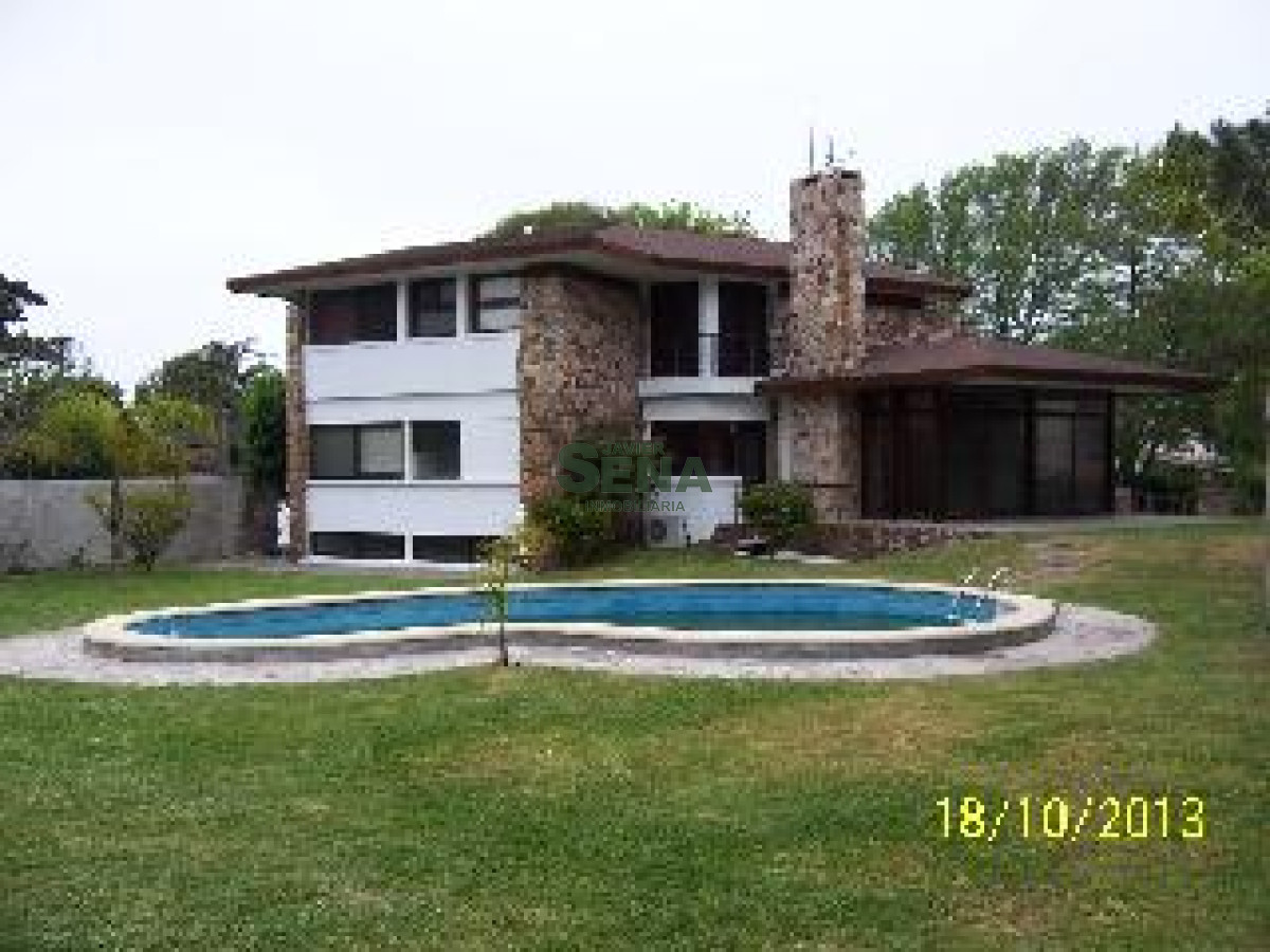 Mansa, 4 dormitorios, 6 baños, gran parque y parrillero.
