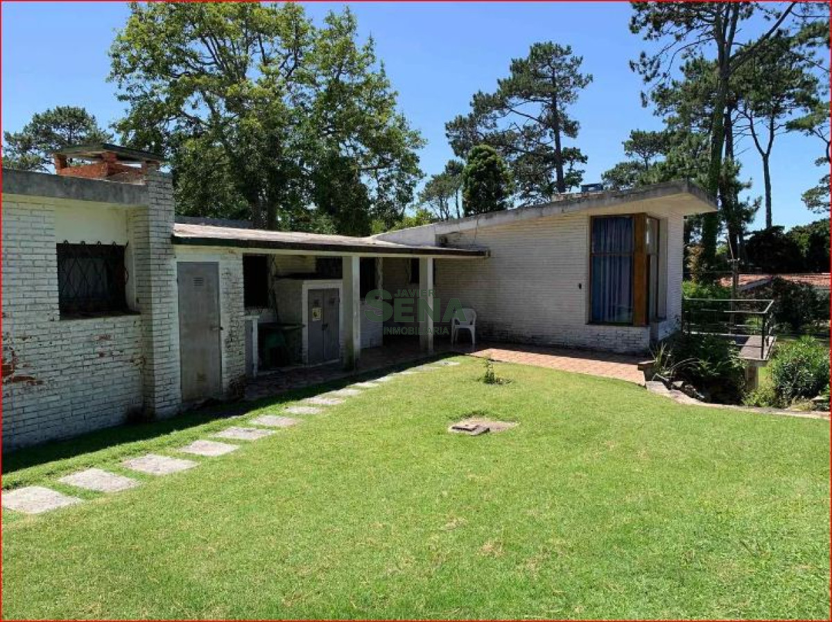 Venta de casa en Cantegril, 6 dormitorios, 4 baños, buen terreno y lindo lugar. - GoPunta - Portal Inmobiliario de Punta del Este - Maldonado