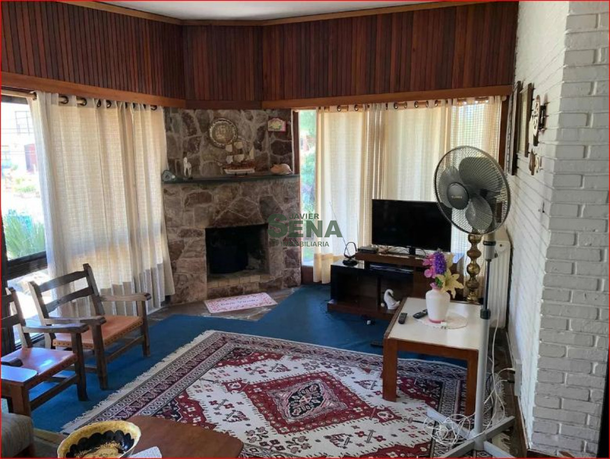 Venta de casa en Cantegril, 6 dormitorios, 4 baños, buen terreno y lindo lugar. - GoPunta - Portal Inmobiliario de Punta del Este - Maldonado