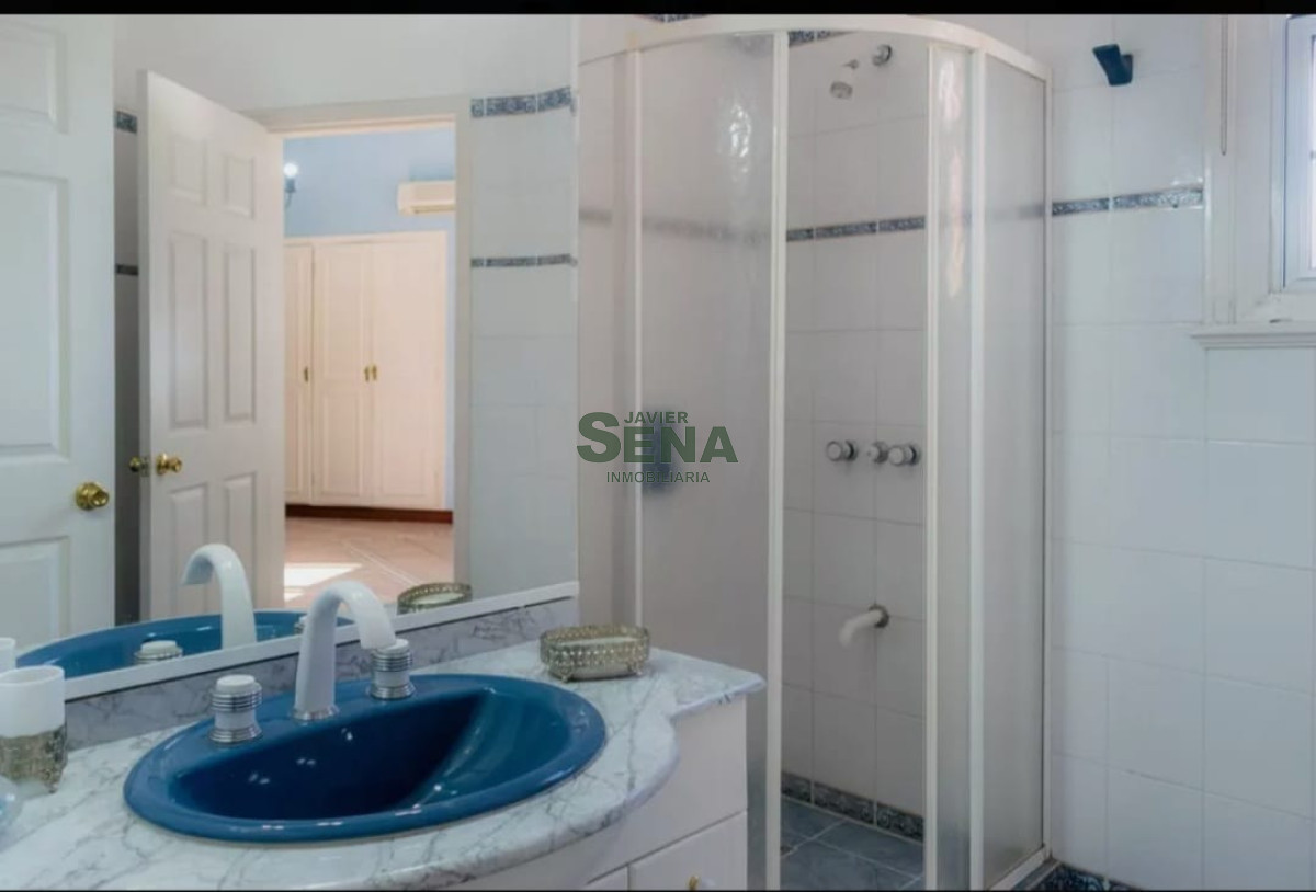 Venta de casa en Parque del Plata, 5 dormitorios, 2 baños, cerca del mar. - GoPunta - Portal Inmobiliario de Punta del Este - Maldonado