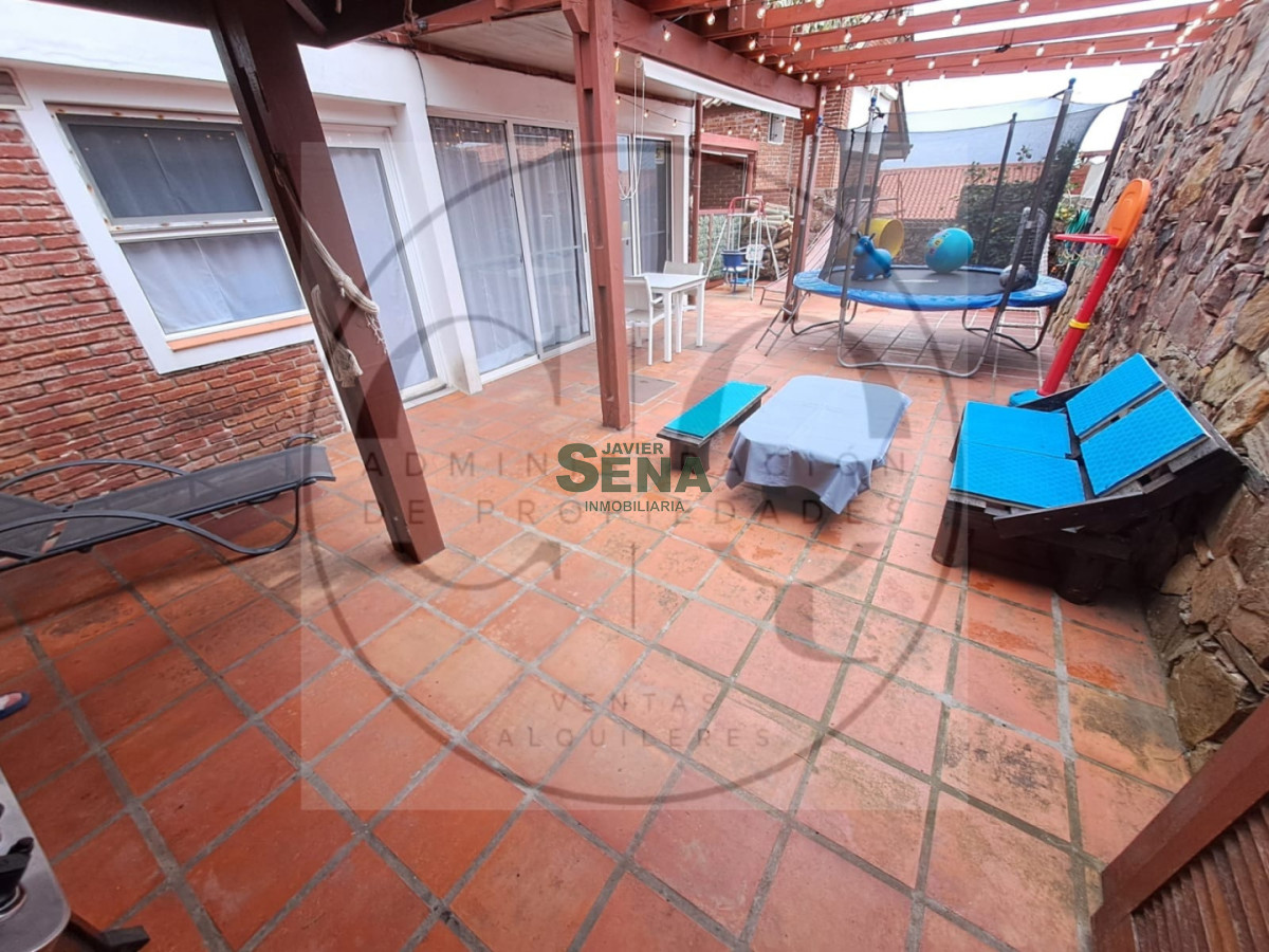 Venta casa en pinares, 4 dormitorios, canchas , pergola, terraza y vista al mar.