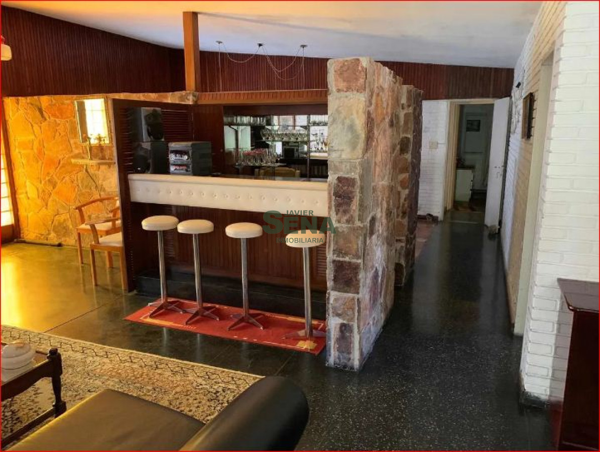 Venta de casa en Cantegril, 6 dormitorios, 4 baños, buen terreno y lindo lugar. - GoPunta - Portal Inmobiliario de Punta del Este - Maldonado
