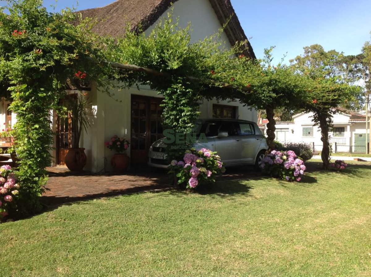 Alquiler de cabaña en la barra, luminosa ideal para descansar en familia, cerca del Puente linda ubicación. - GoPunta - Portal Inmobiliario de Punta del Este - Maldonado
