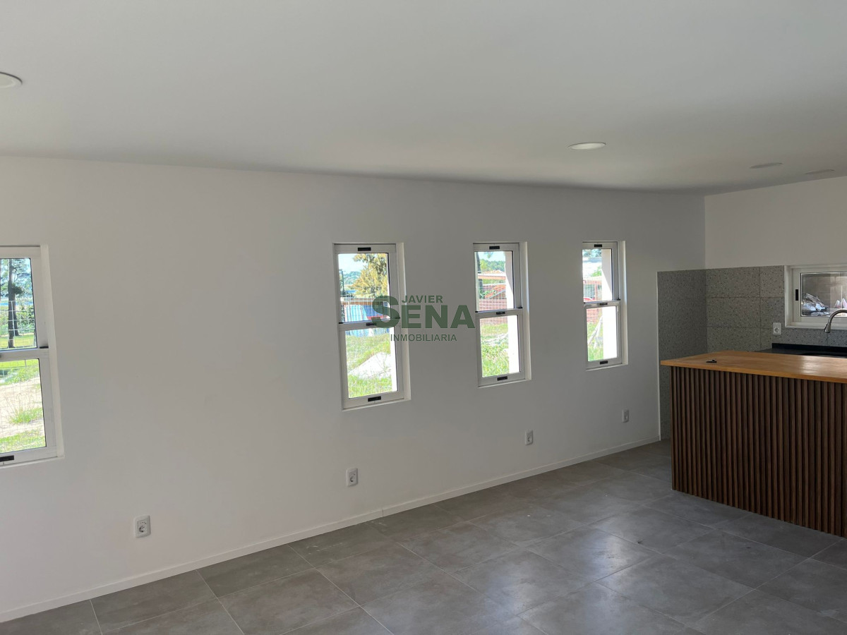 Venta de casa ph de 2 dorm, 2 baño, con idea de otra construcción - GoPunta - Portal Inmobiliario de Punta del Este - Maldonado