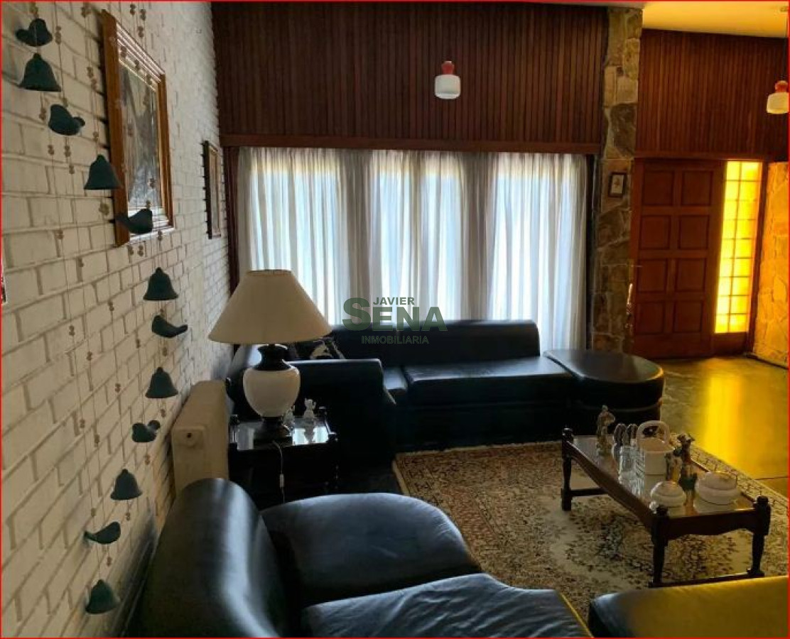 Venta de casa en Cantegril, 6 dormitorios, 4 baños, buen terreno y lindo lugar. - GoPunta - Portal Inmobiliario de Punta del Este - Maldonado