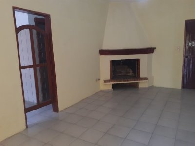 Alquiler anual en barrio Lavalleja, 2 dormitorios, baño, en maldonado.